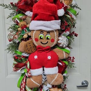 Festive Gingerbread Man Holiday Wreath